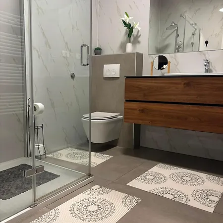 Apartamento Golden Sunrise With The Swimming Pool