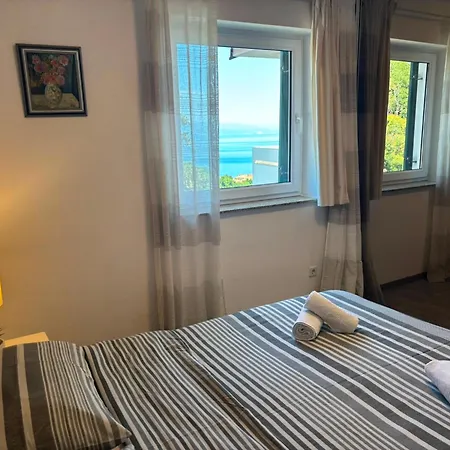Golden Sunrise With The Swimming Pool Apartamento Opatija